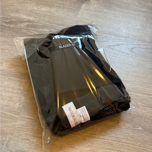 Jones New York Women's Black Blazer-Size 8/NWT - Picture 10 of 14